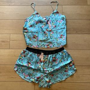 NWT Victorias Secret Washable Silk Pajama Set Blue Floral Print XL